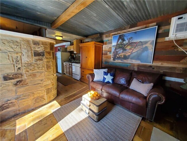Building Photo - 1708 Shag Bark Trail
