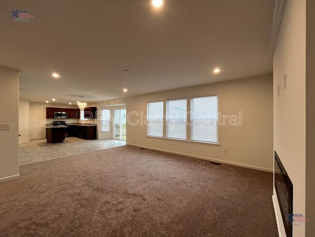 Foto del edificio - Beautiful home is ready for you!