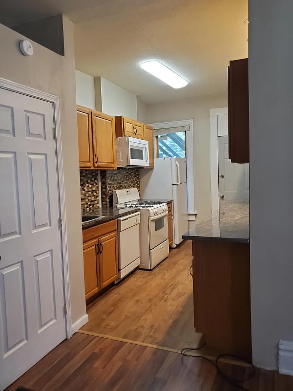 Building Photo - 95 W 1st Ave