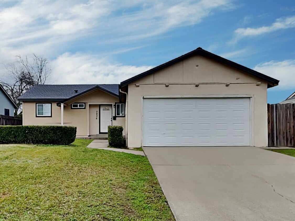 Primary Photo - 3906 Wildrose Way