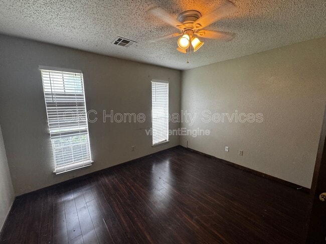 Building Photo - 915 Delmar Cir