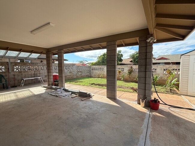 Building Photo - 78 Polani St