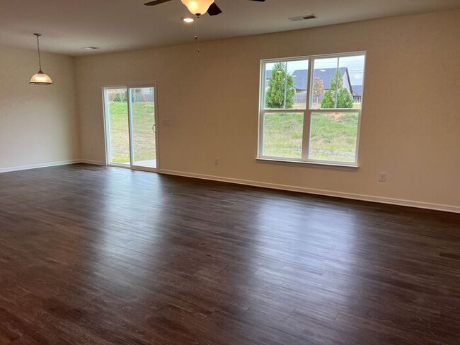 Building Photo - Available NOW – 3 Bedroom, 2.5 Bath Home in Roebuck, SC- $1,000 off First Full Months' Rent!
