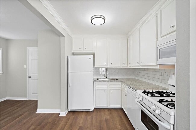 Building Photo - 234 W 27th St