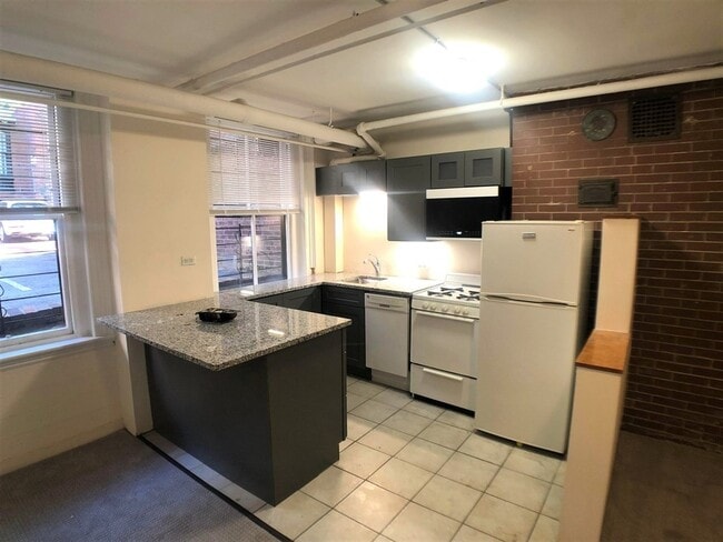 Building Photo - 107 Beacon St