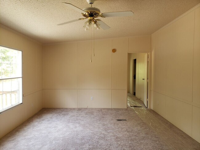 Foto del edificio - 4 bedroom Mobile Home