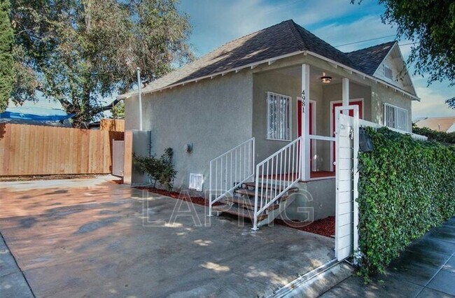 Foto del edificio - 4981 Ascot Ave