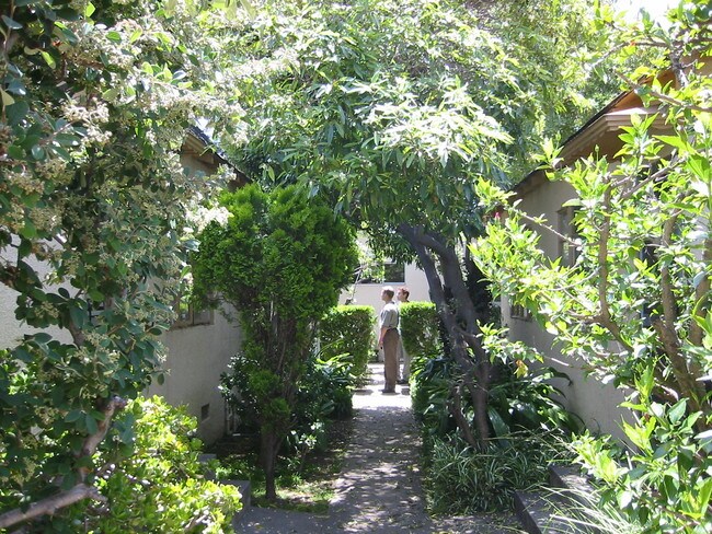 apartment exterior - 2515 Ocean Park Blvd