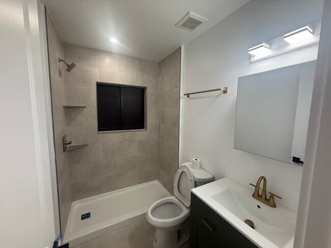 Building Photo - 203 Columbus Pky