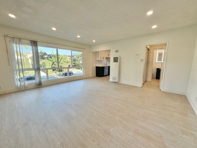 Building Photo - 3419 Keystone Av