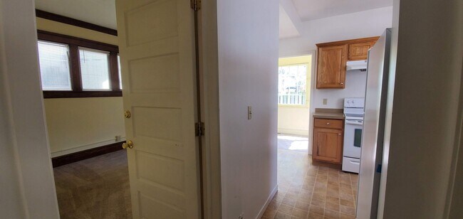 Building Photo - 410 E William - 8 Bedroom Home with Two Ki...