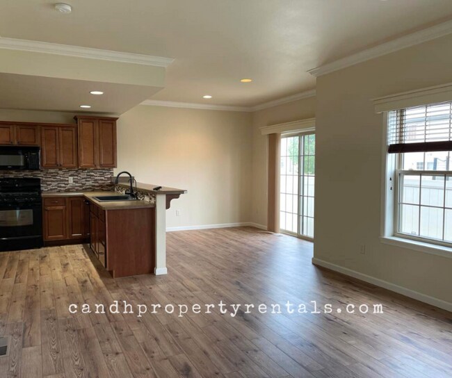 Building Photo - 1650 Inverness Dr