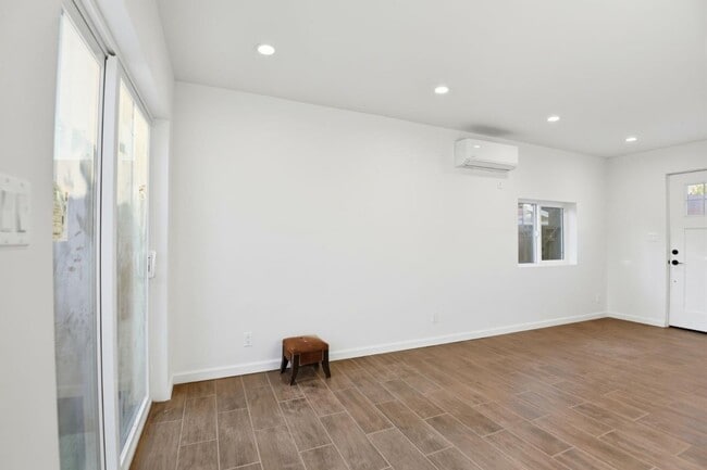 Foto del edificio - 648 Anita St