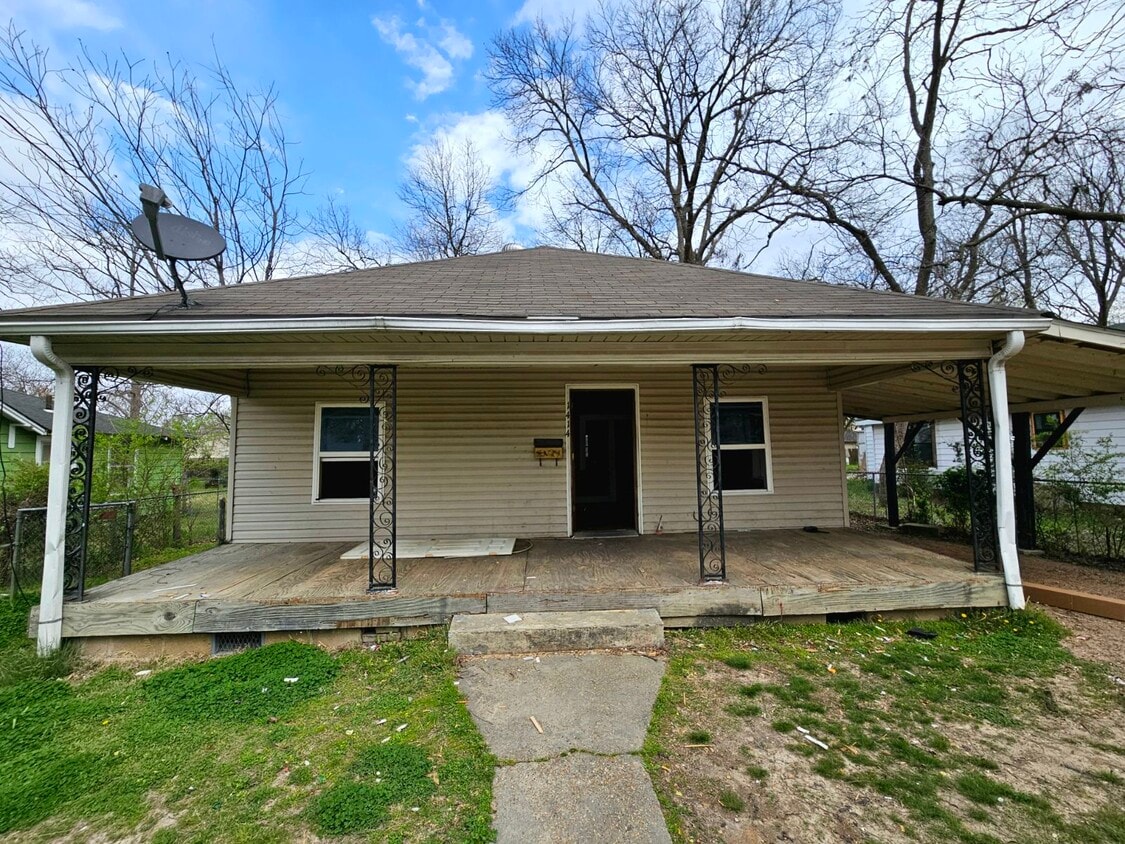 Primary Photo - 1414 W Monroe Ave