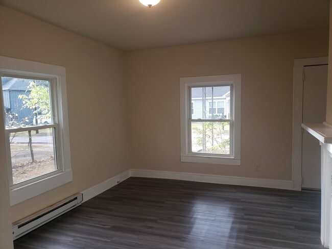 Building Photo - 43 Doe St