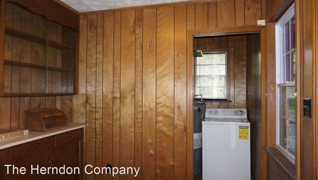Building Photo - 2 br, 1.5 bath House - 725 Pineview Drive