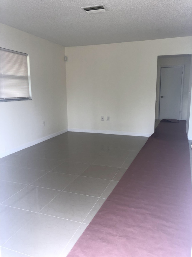 Foto del edificio - 3652 Clermont St