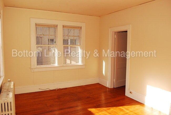 Foto del edificio - 2108 E 7th St
