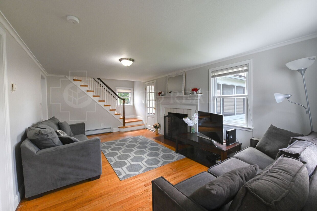 Foto principal - Charming single family home with 3 bedrooms!