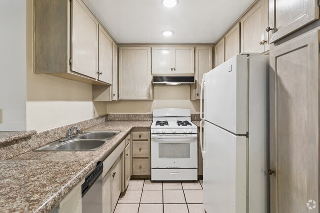 2 habitaciones, 2 baños - 1100 pies cuadrados - Cocina - 4230 S Centinela Ave