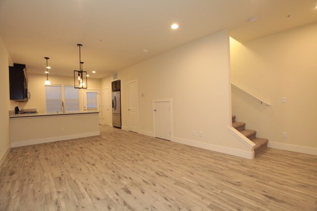 Building Photo - 480 E Grove St