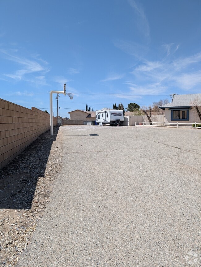 Building Photo - 17980 Manitou Dr