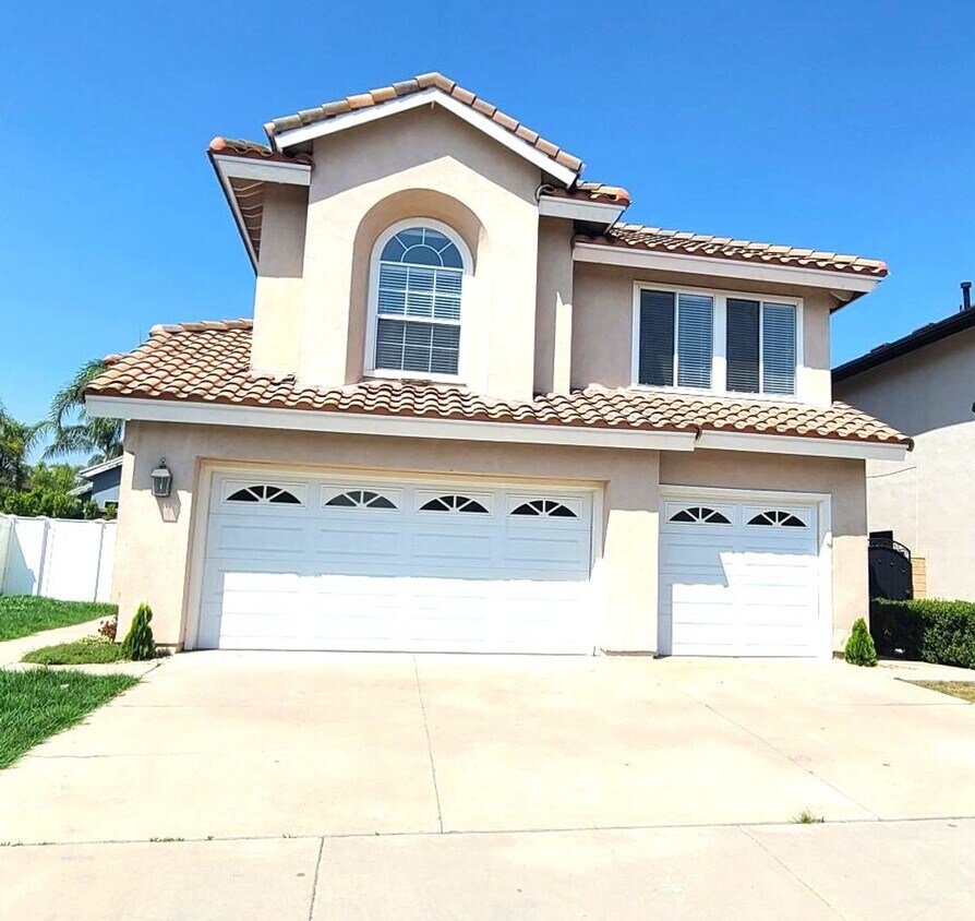 Foto principal - Single Family House - 4 Bedrooms + 2.5 Bat...