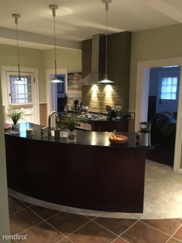 Building Photo - 3 br, 1.5 bath Townhome - 801 West Ferry St