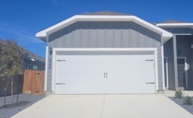 Foto del edificio - 628-630 Heathers Wy