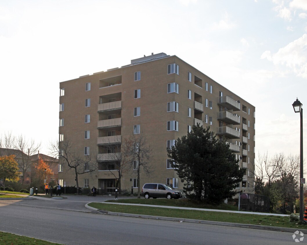 Building Photo - Wood Farm Manor