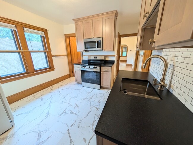 Building Photo - 2344 N 68th St