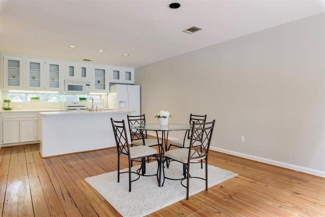 Foto del edificio - 123 Detering St