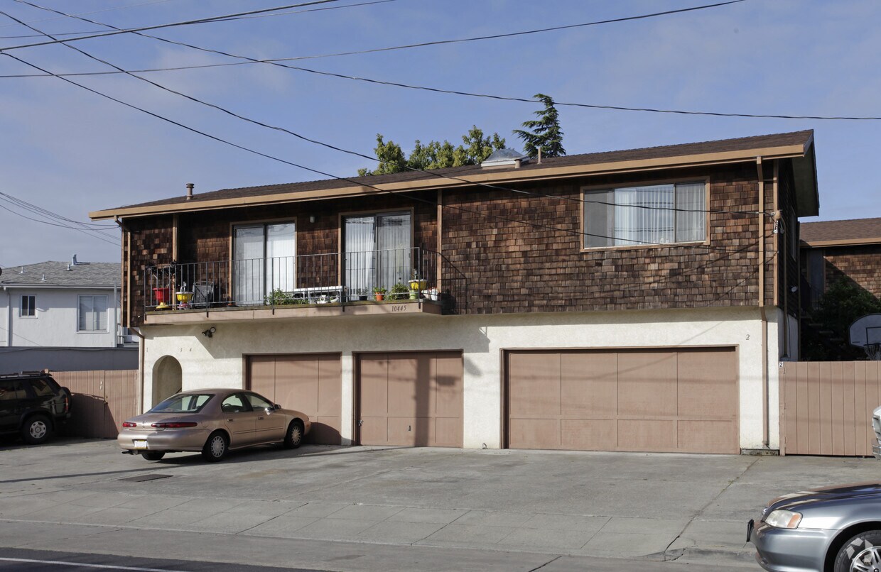 Primary Photo - 10445 Bancroft Ave