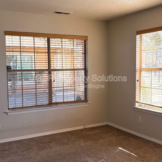 Foto del edificio - 702 Fruit Ave NW