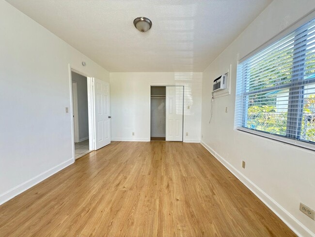 Foto del edificio - 1172 W 34th St