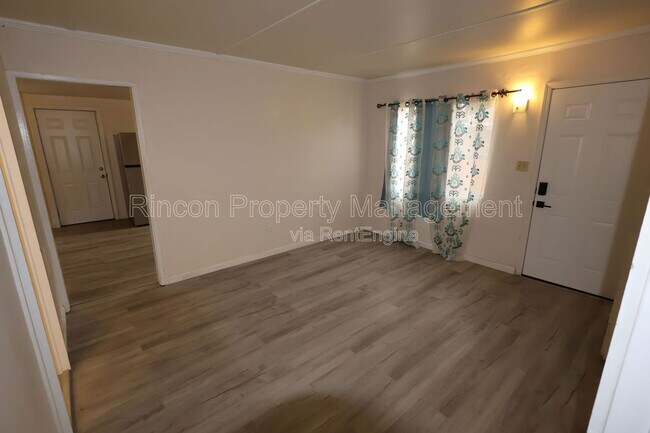 Foto del edificio - 329 E Scott St