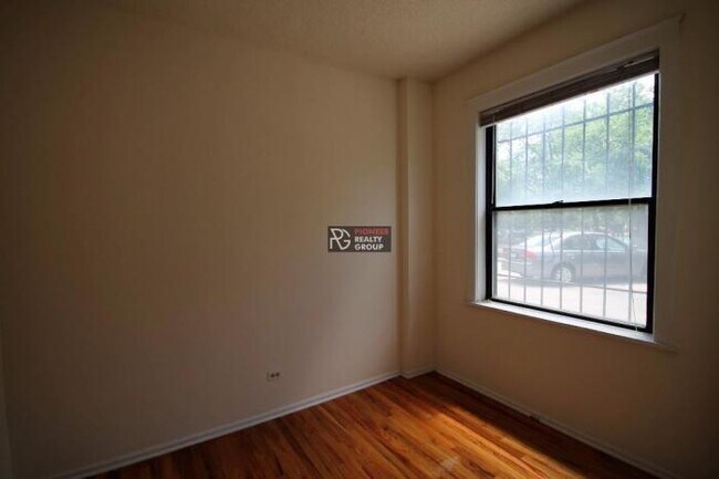 Foto del edificio - 0 bedroom in CHICAGO IL 60613