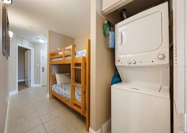 Building Photo - 13427 Blue Heron Beach Dr