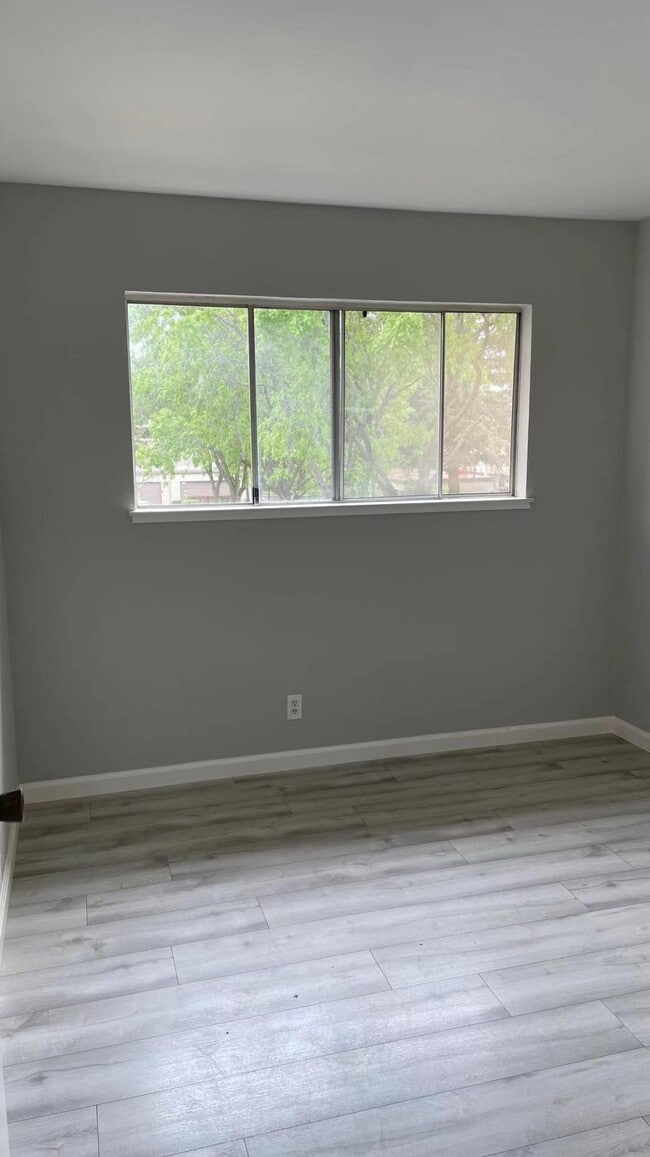 Building Photo - 3226 Cropley Ave