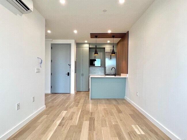 Building Photo - 383 Bleecker St