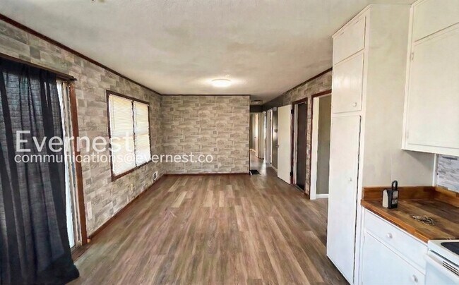 Building Photo - 1816 Doman Cir