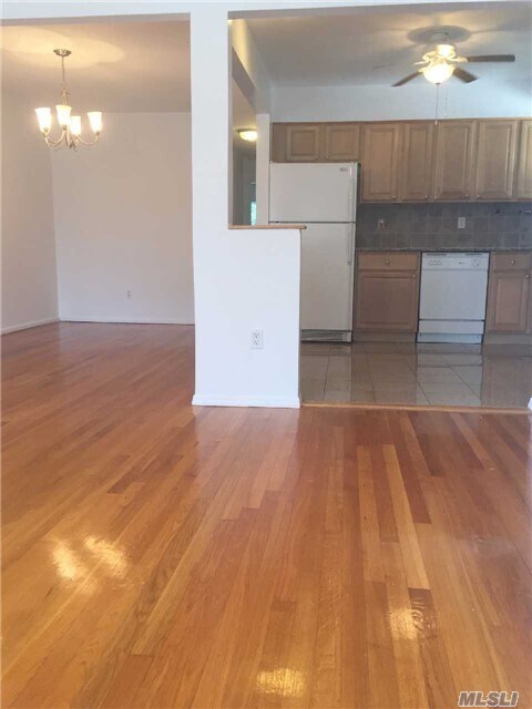 Foto del edificio - 163 Coventry Ave