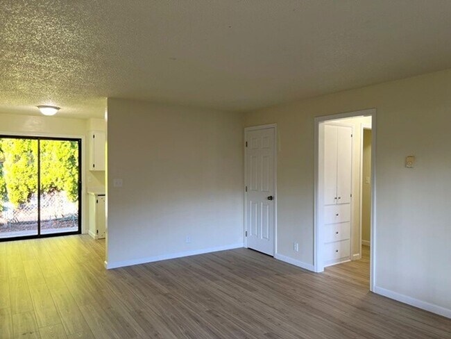 Foto del edificio - 2Bd/1Ba Single Story Apartment Unit - Move...