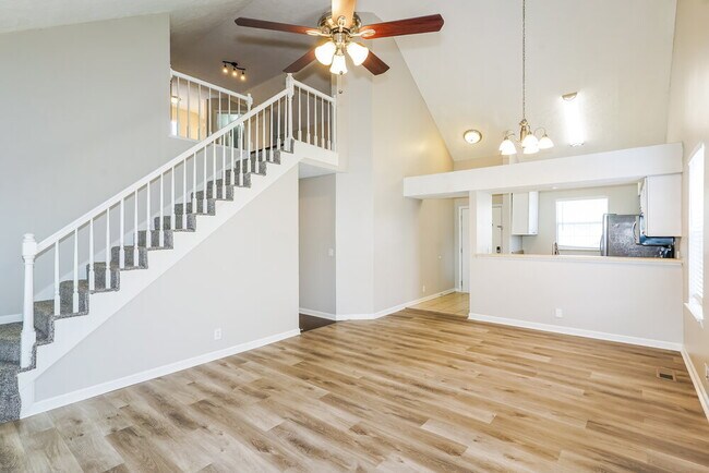 Foto del edificio - 1502 Cedardale Rd