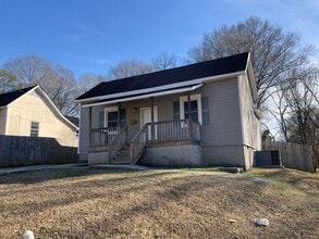 Building Photo - 1907 Parkdale Ave