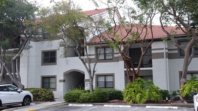 Building Photo - 560 S Park Rd