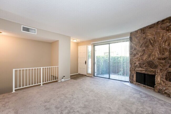 Building Photo - Beautiful Unit Ready for Move-In