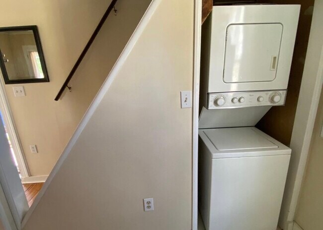 Building Photo - 406 S 7th St