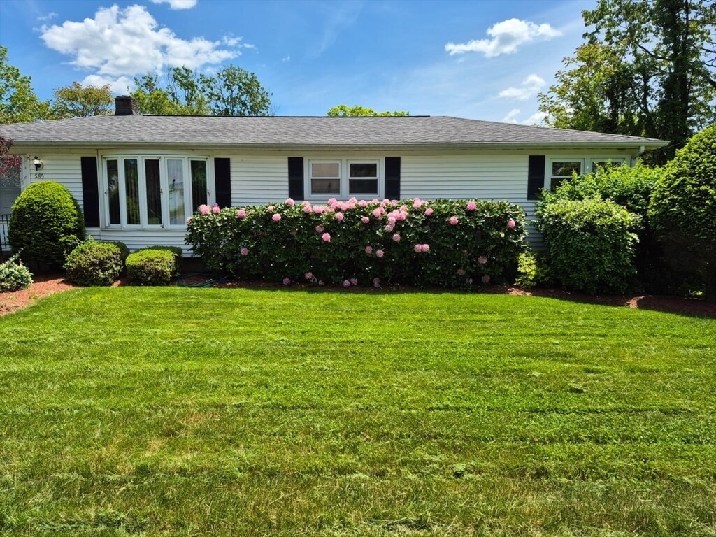 Foto principal - 585 Burncoat St