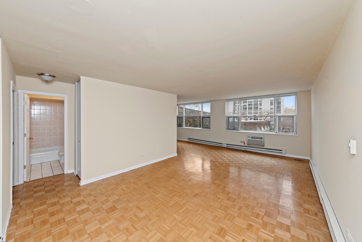 Primary Photo - 1443 N Dearborn St